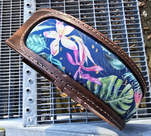 HB 1619 --> Halsumfang von 44 cm bis 53 cm --> Breite 6 cm ---> Leder